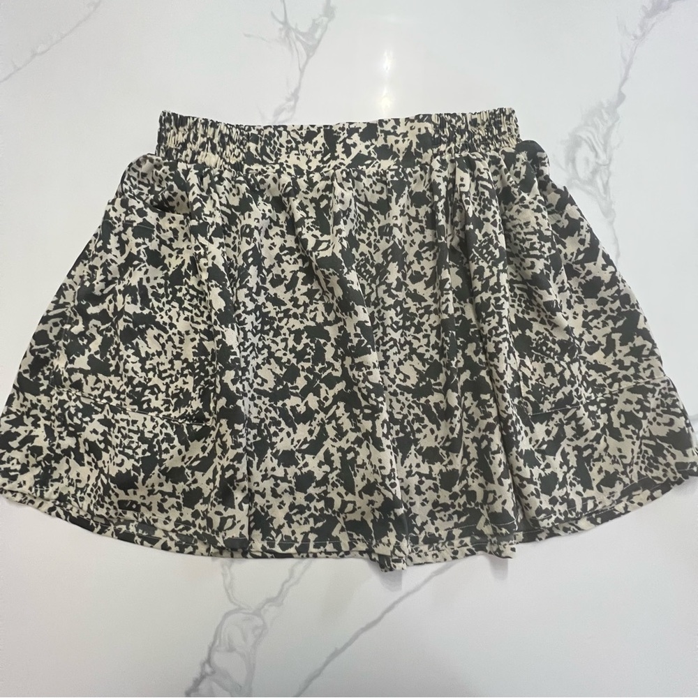 SOUND & MATTER lightweight mini skirt with pockets size medium